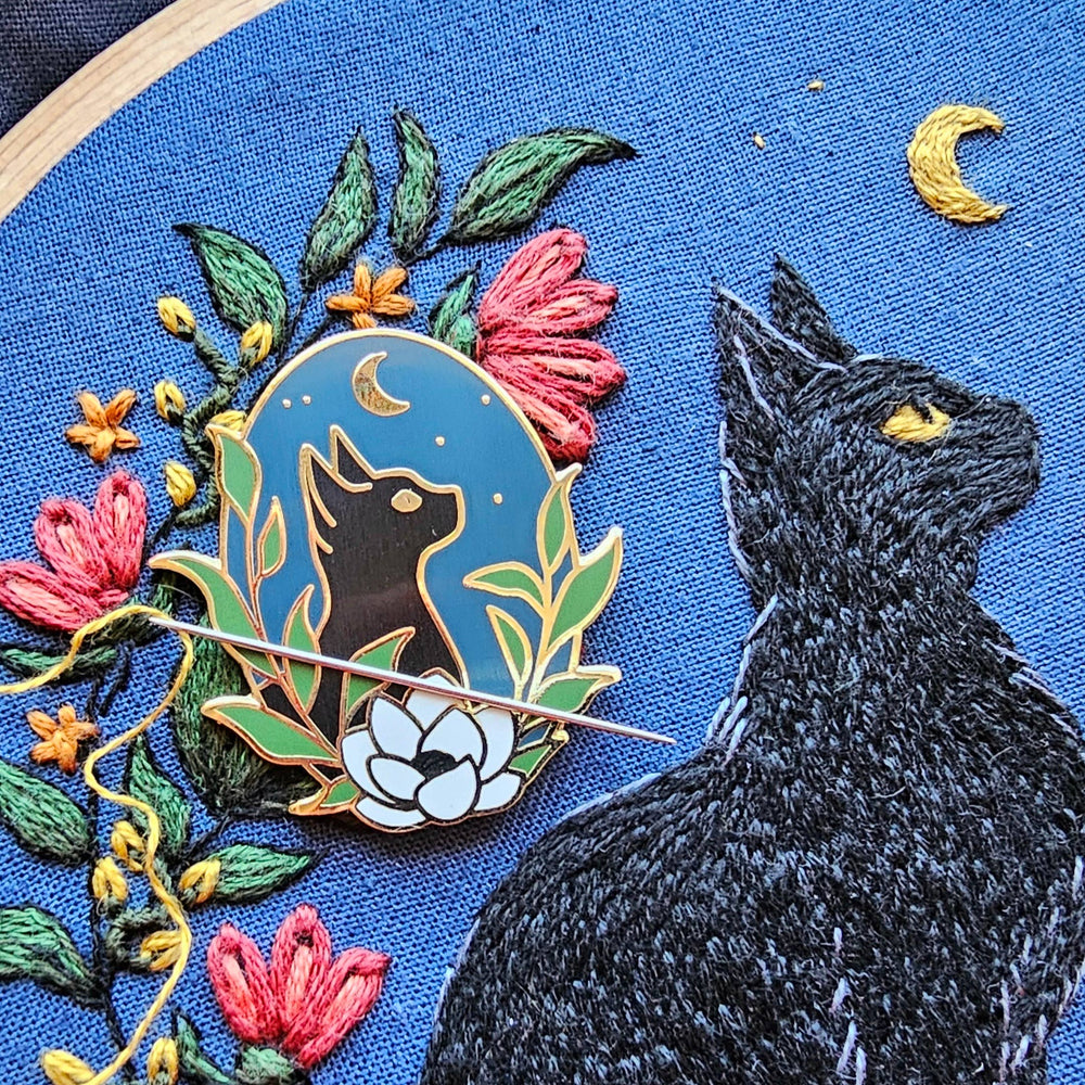 Black Cat Enamel Needle Minder